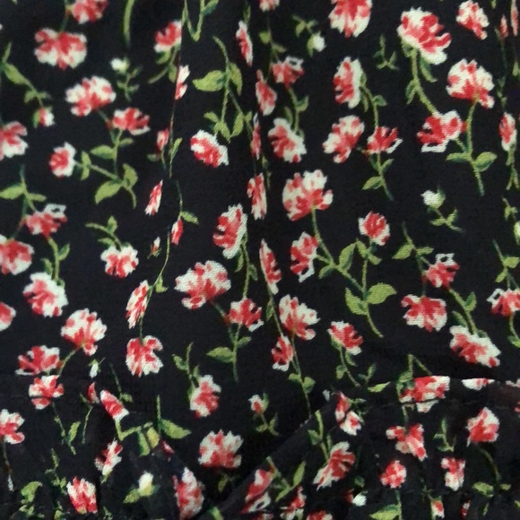 Flirty pull on skirt with pockets. Ruffle layers Sz XS. - Picture 2 of 4